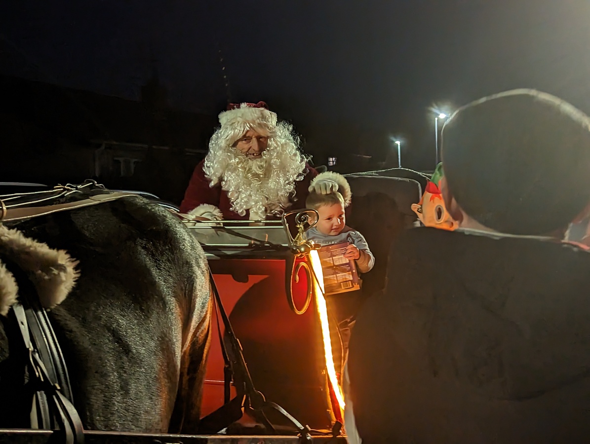 Santa Visits Killen 2022 - Claremount Drive   (34)